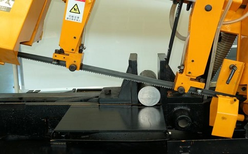 崇仁数控带锯床自动送料精度会出现偏差吗？